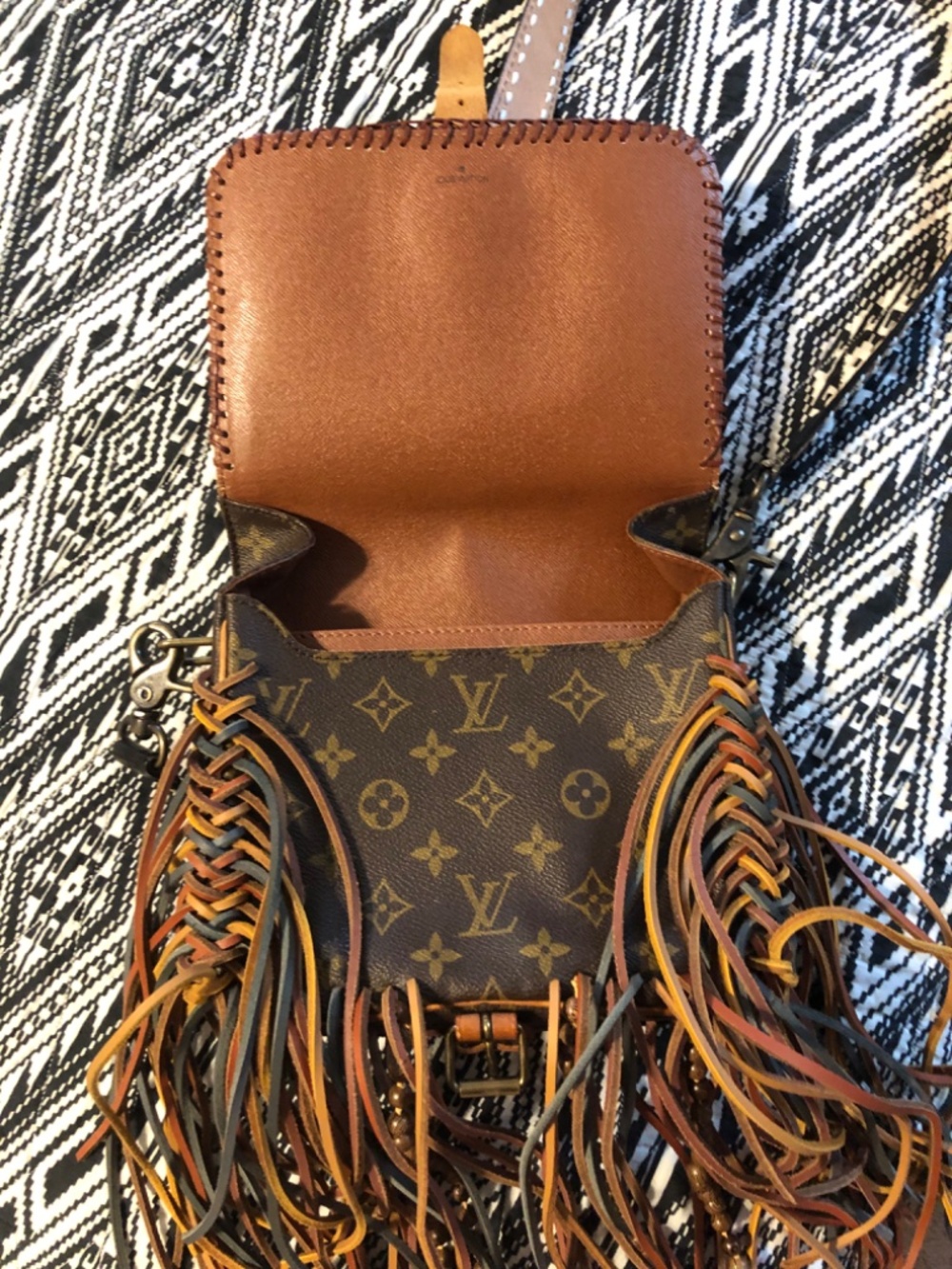 Louis Vuitton - Picture 3 of 4